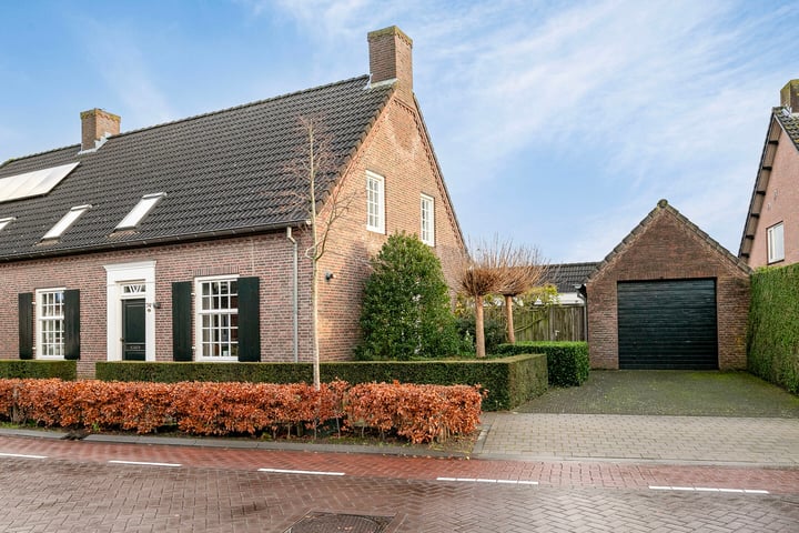Hoofdstraat 74A in Hoogeloon foto
