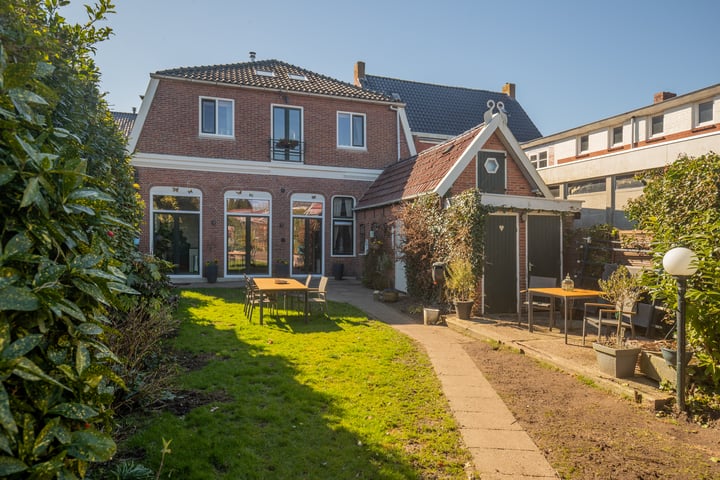 Hoofdstraat-Oost 25 in Uithuizen