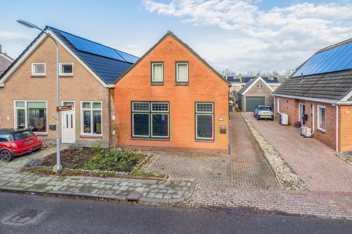 Hoofdweg 102 in Finsterwolde foto