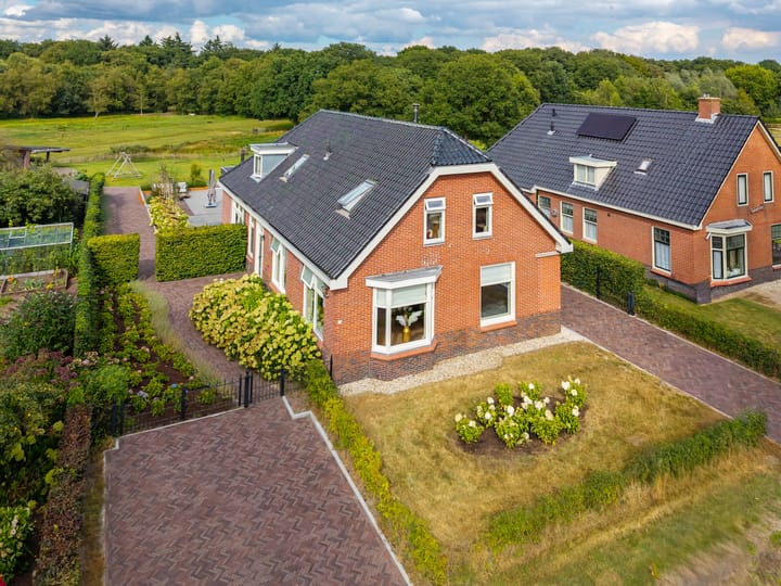 Hoofdweg 11 in Zeegse foto