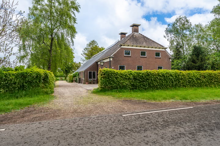 Hoofdweg 12 in Tjuchem foto