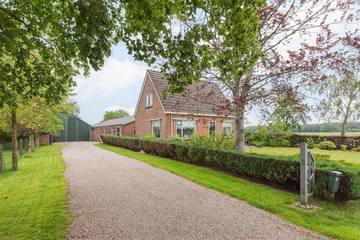 Hoofdweg 233 in Oldeholtpade foto