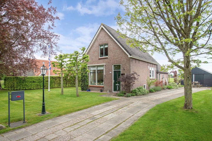 Hoofdweg 245 in Nijeholtpade