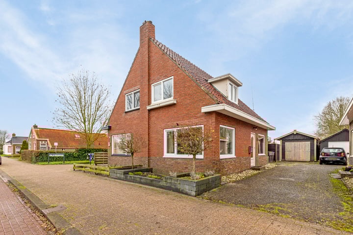 Hoofdweg 266 in Midwolda foto