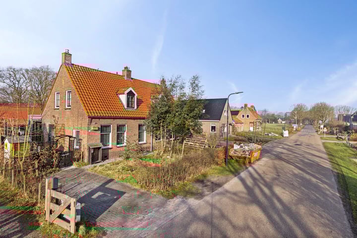 Hoofdweg 277 in Nijeholtpade foto