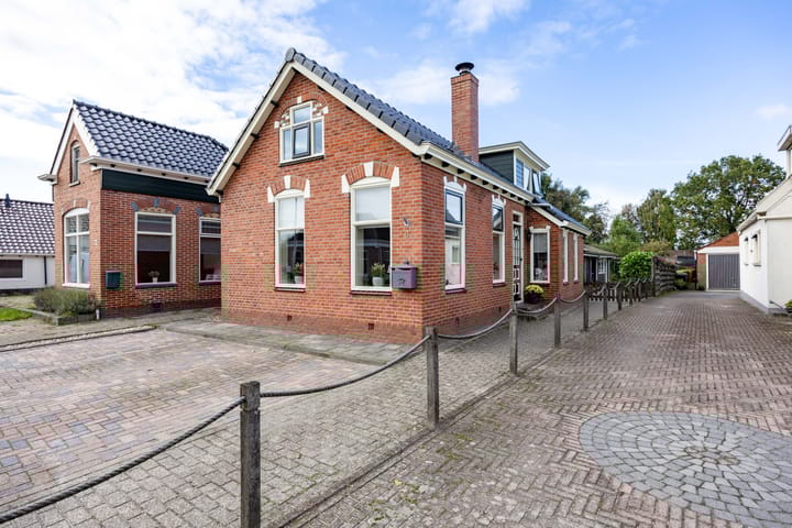 Hoofdweg 6 in Siddeburen foto