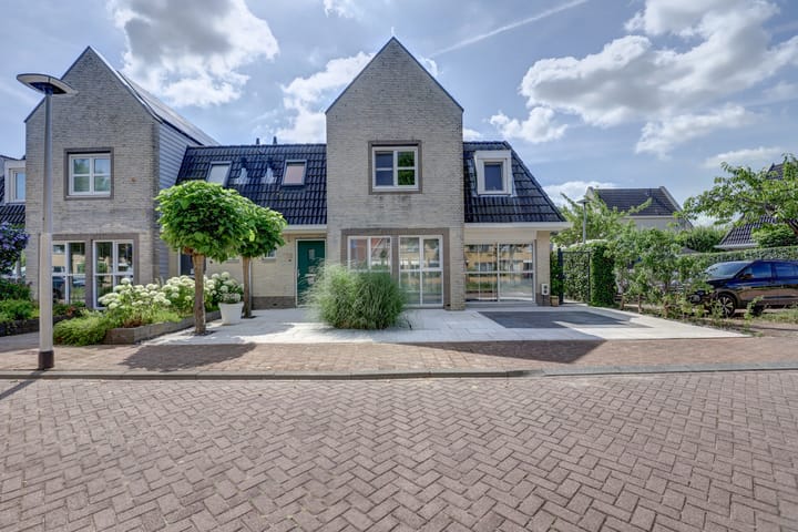 Hooftlaantje 102 in Hendrik-Ido-Ambacht