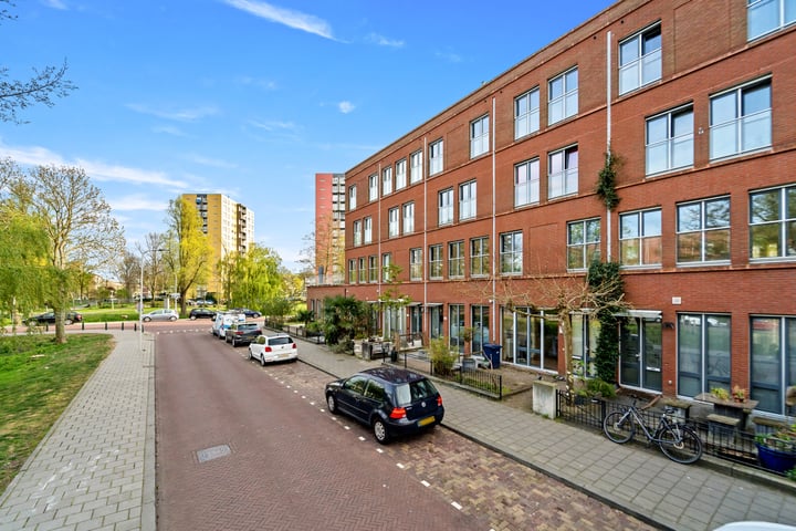 Hoogeveenlaan 135 in 's-Gravenhage foto