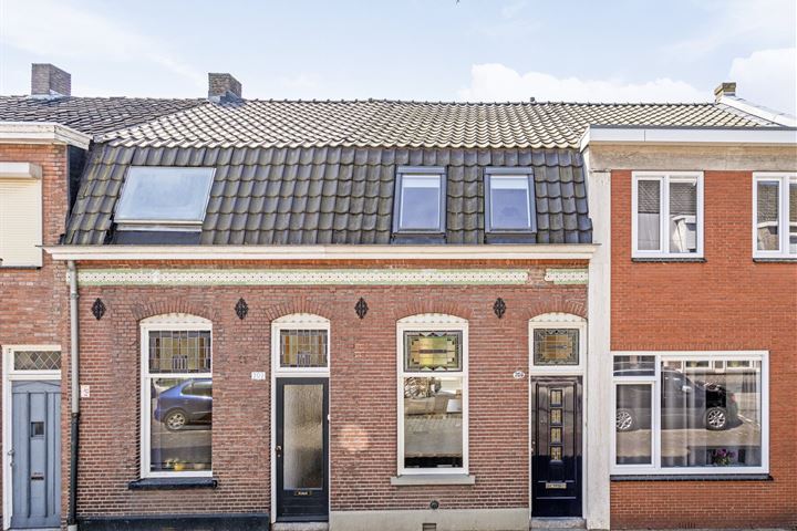 Hoogvensestraat 204 in Tilburg foto
