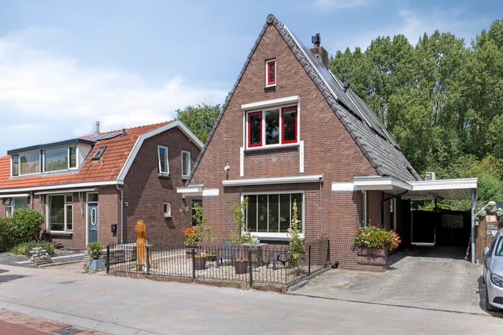 Hoogvlietsekerkweg 76 in Hoogvliet Rotterdam