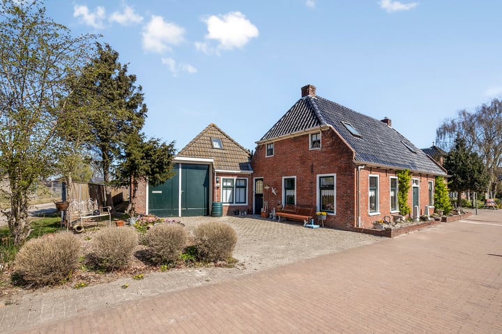 Hooilandseweg 37 in Roodeschool