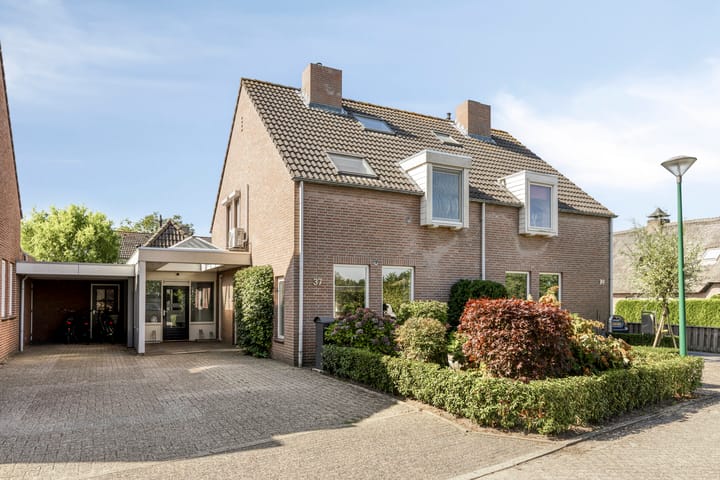 Hopveld 37 in Heeswijk-Dinther foto