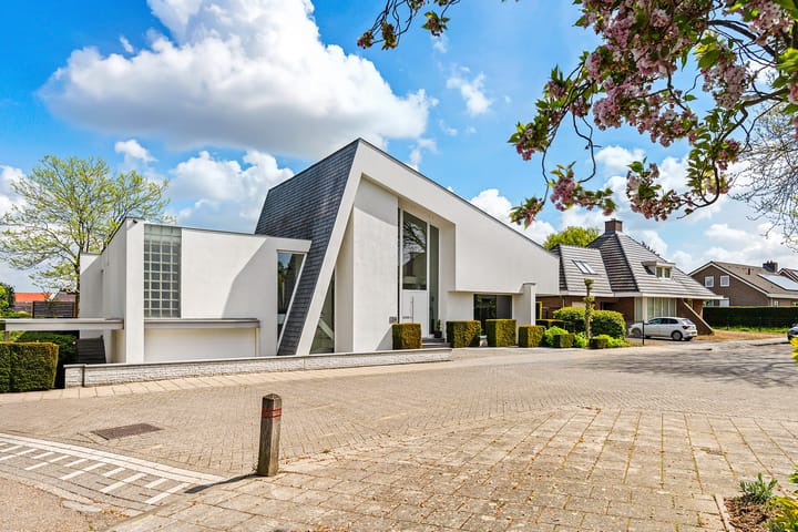 Hovenweide 24 in Geleen