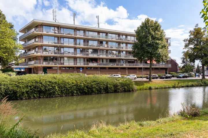 Hugo de Grootplein 50 in Dordrecht foto