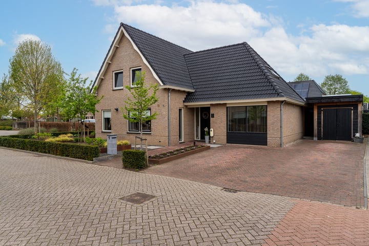 Hugo de Grootstraat 1 in Poederoijen foto