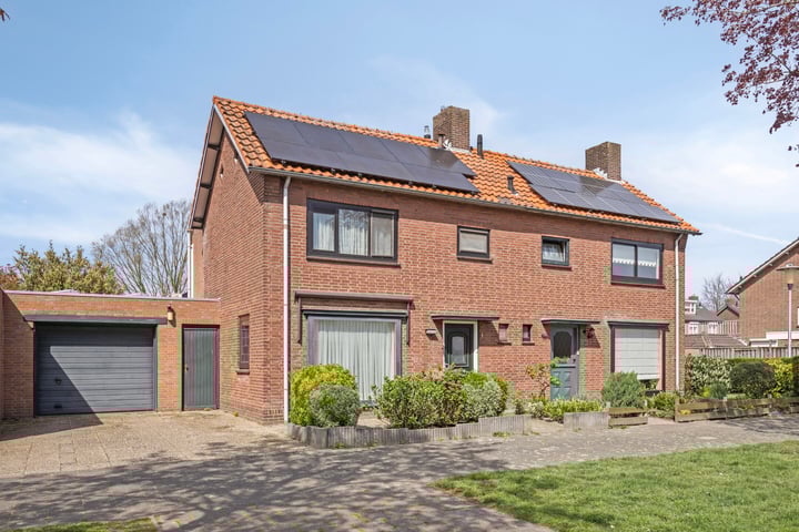 Hugo van der Goesstraat 1 in Helmond