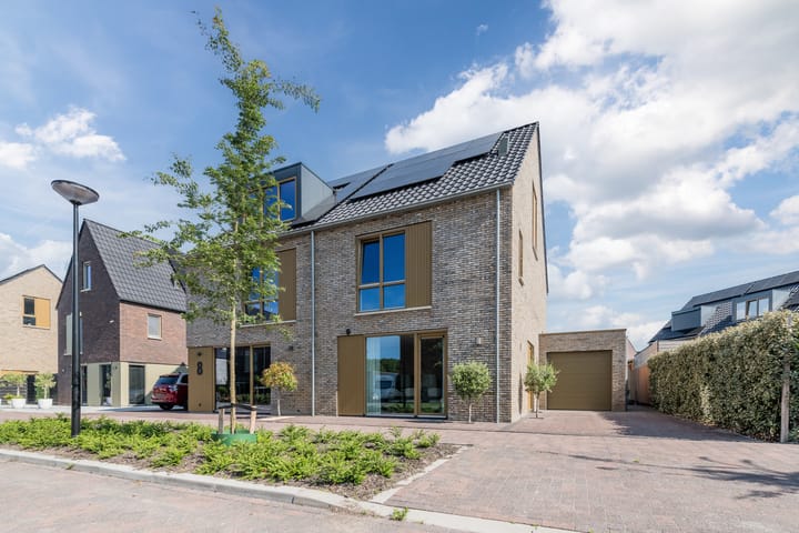 Huiszwaluwstraat 6 in Heerhugowaard foto