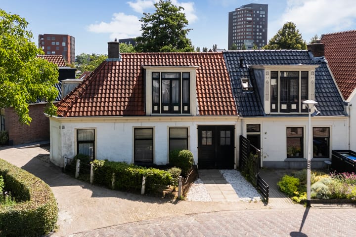 Huizum-Dorp 16 in Leeuwarden foto