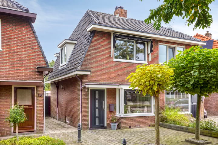 Hulststraat 8 in Enschede foto