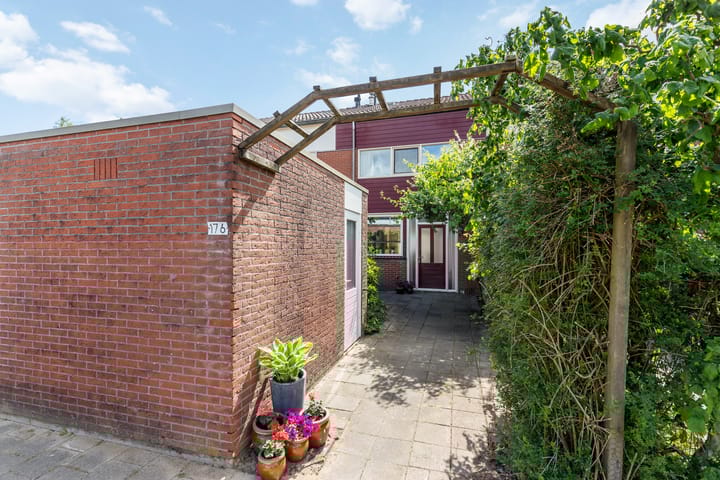 Hunenveldlaan 176 in Oldenzaal foto
