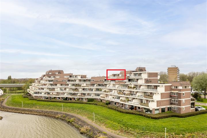 Huys de Merwede 62 in Papendrecht foto