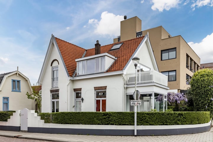 Iepenlaan 19 in Bussum foto