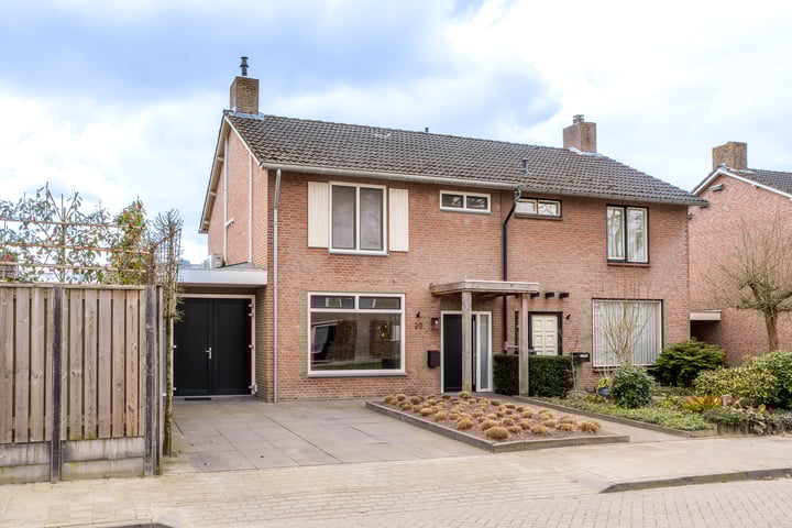 Iepenlaan 20 in Udenhout foto