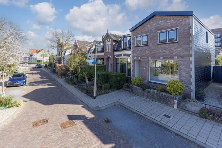 Iepenlaan 29A in Bussum foto