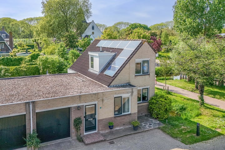 Iepenpad 1 in Schoonhoven foto