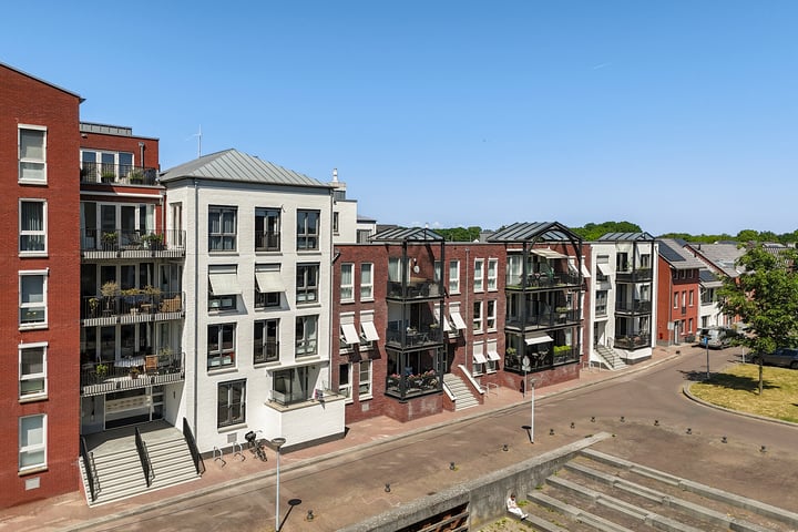IJsbaankade 99 in Huizen