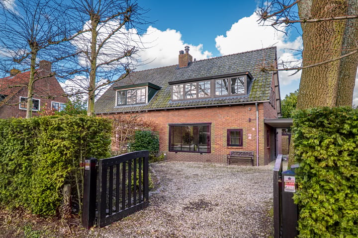 IJsbaanweg 5a in Laren foto