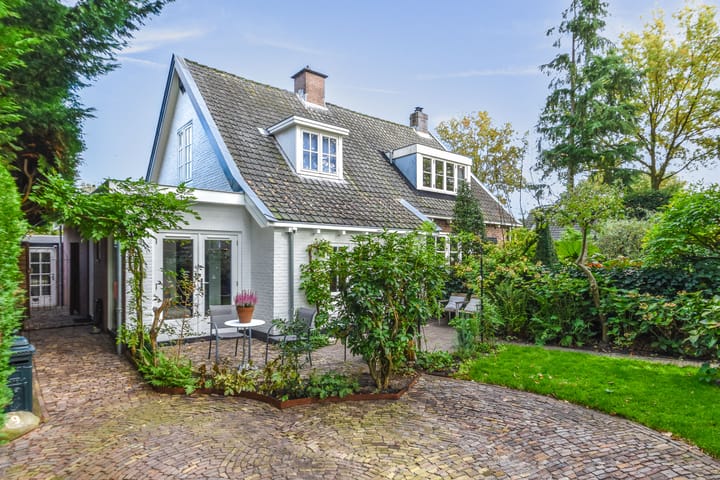 IJsbaanweg 9 in Laren foto