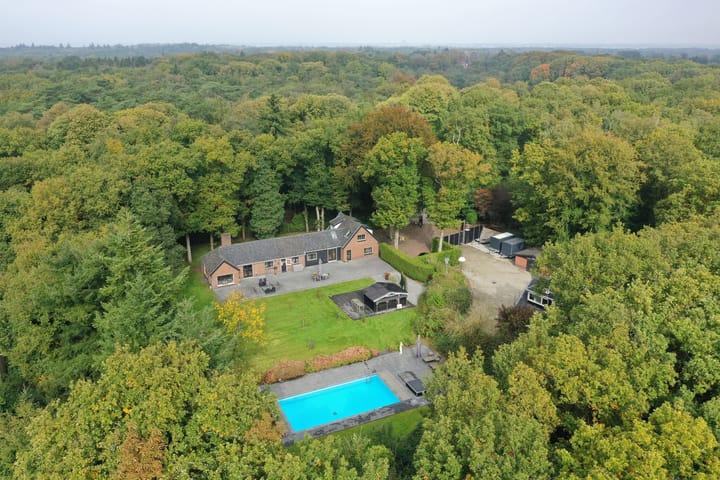 Foto van woning IJzeren Veldweg 1, Huizen