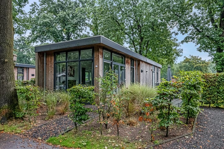 Immenweg 15R-690 in Lunteren foto