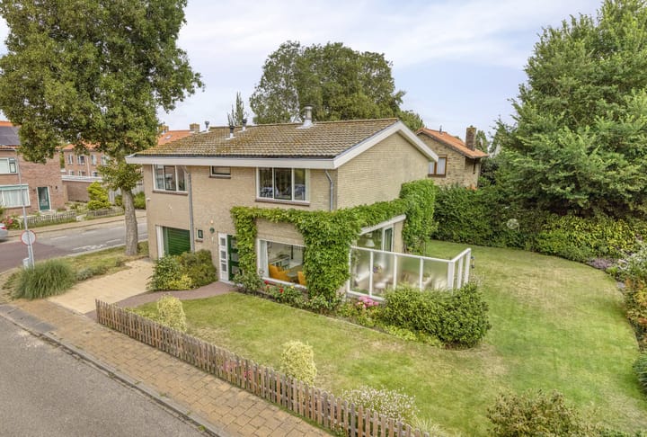 Irenestraat 1 in Burgh-Haamstede