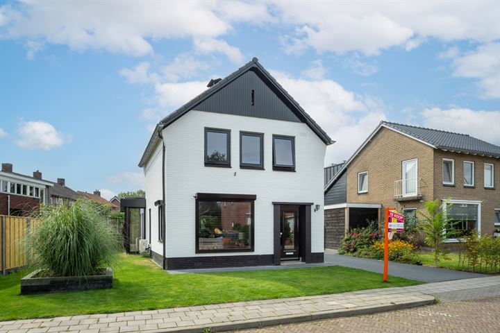 Irenestraat 10 in Delden foto