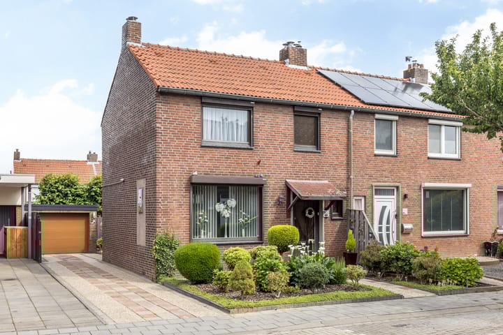 Irenestraat 11 in Puth foto