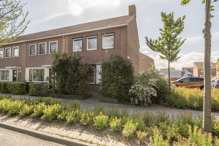 Irenestraat 20 in Strijen foto
