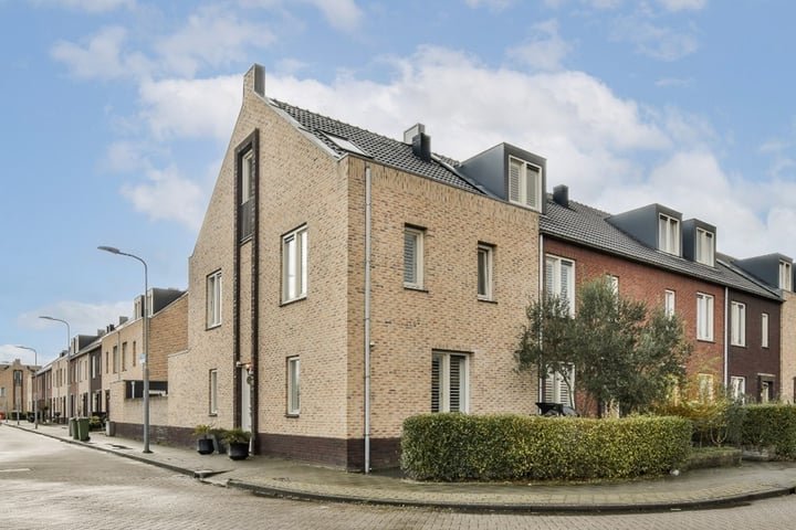 Irislaan 113 in Badhoevedorp foto