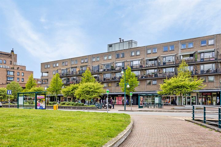 Irislaan 135 in Oegstgeest foto