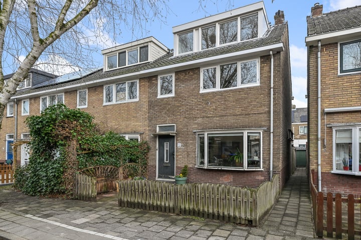 Irisstraat 12 in Koog aan de Zaan foto