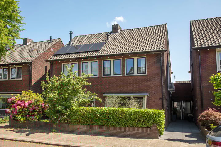 Irisstraat 15 in Hengelo foto