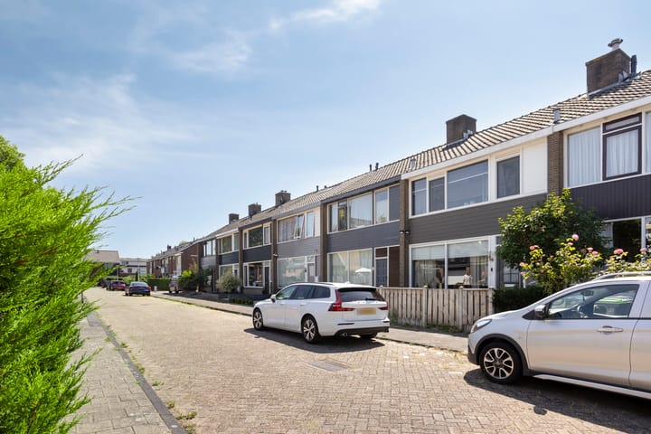 Irisstraat 6 in Spijkenisse foto