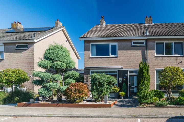 J.A. Alberdingk Thijmstraat 16 in Hengelo