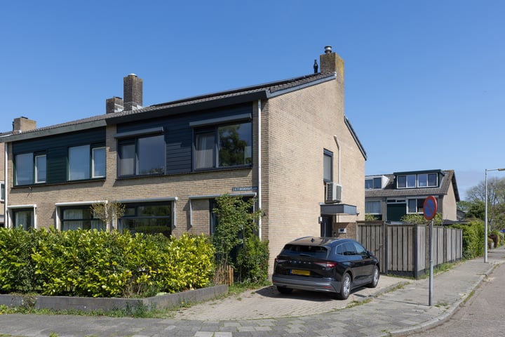 J.A.Fijnvandraatlaan 107 in Weesp