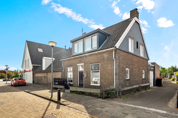 J.C. Bellisstraat 1 in Petten foto