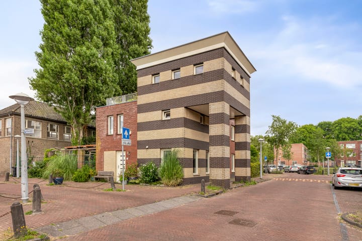 J.F. Berghoefplantsoen 2 in Amsterdam foto