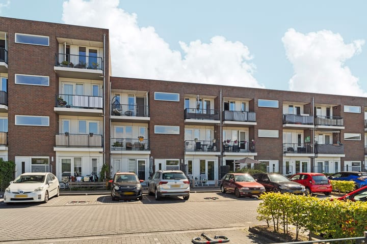 J.G. Waltherhof 85 in Almere foto