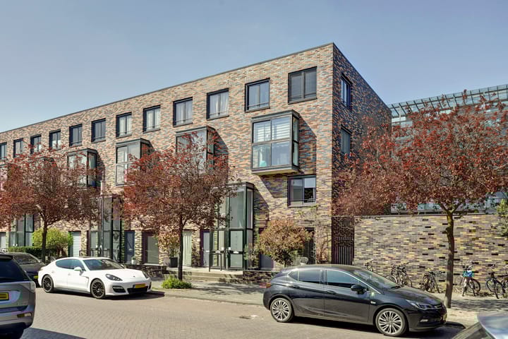 J.H. van den Broekstraat 13 in Rotterdam foto