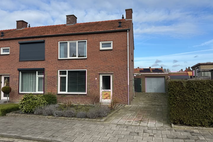J.Henry Dunantstraat 1 in Arcen foto